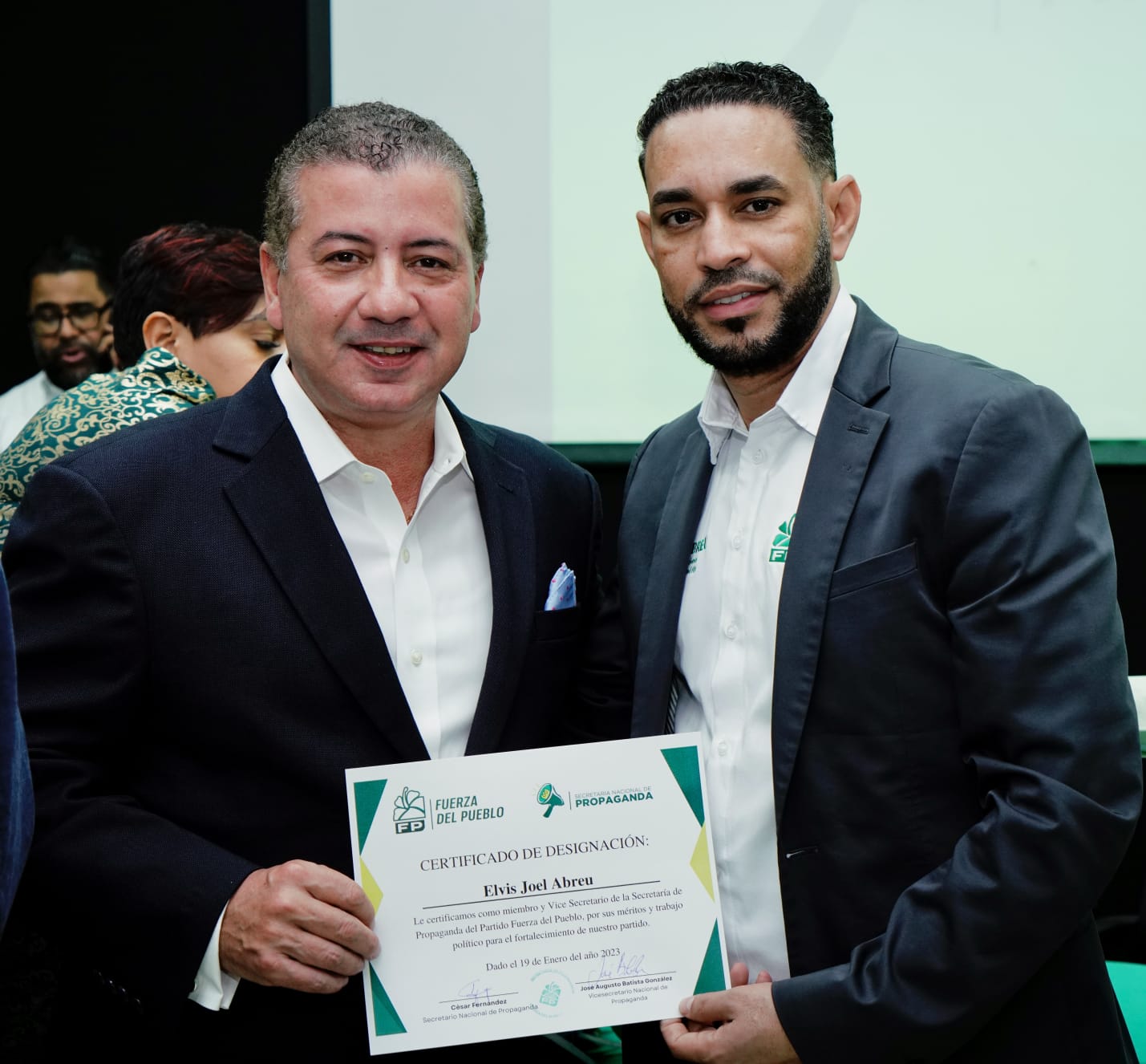 Secretaría Nacional de propaganda de la Fuerza del Pueblo juramenta 67 vicesecretarios nacionales y del exterior.