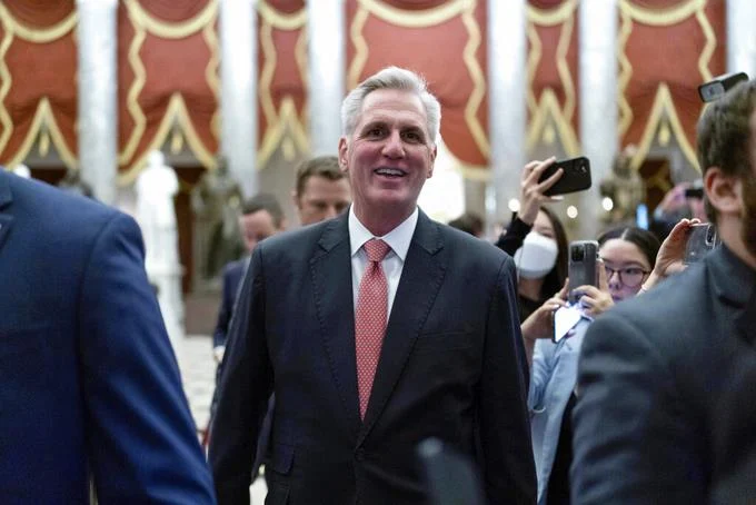 McCarthy ofrece un “acuerdo” para poner fin al debate en el Congreso estadounidense