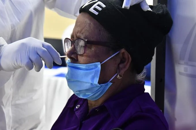 Por debajo de 100 los reportes diarios de casos de Covid