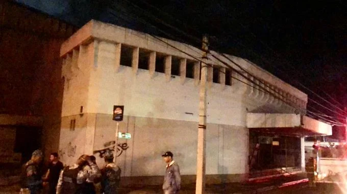 Bomberos logran sofocar incendio registrado en antiguo Cine Vega Real