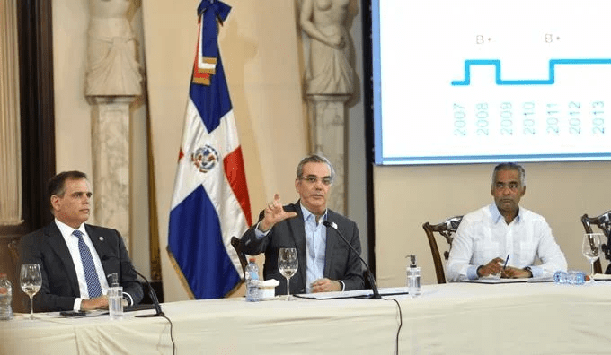 Abinader: “Le quedan pocos temas a la oposición para hablar”