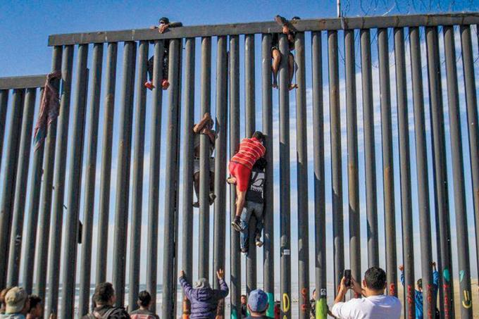 Aumentan salidas y detenciones de dominicanos que intentan “la vuelta”