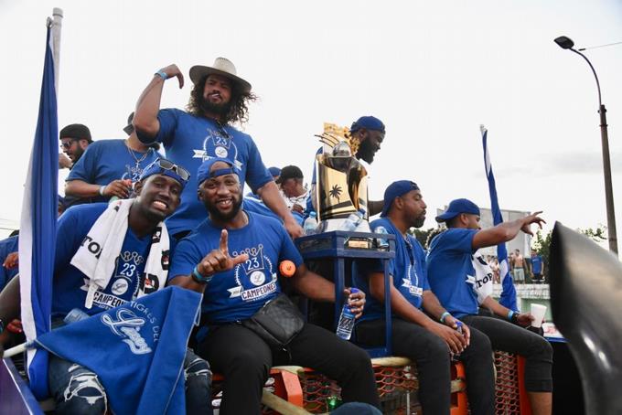El Licey tiñe de azul las calles de Santo Domingo