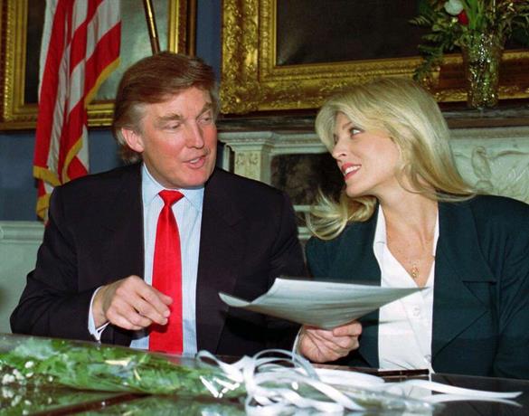 Trump confunde a una mujer que lo demanda con su exesposa