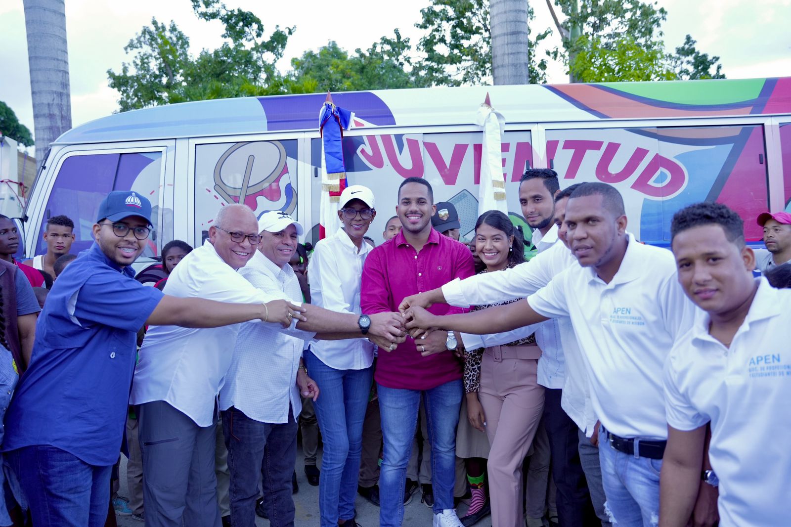 Ministerio inicia “La Ruta de la Juventud”; entrega autobuses pueblo por pueblo a Asociaciones de Estudiantes