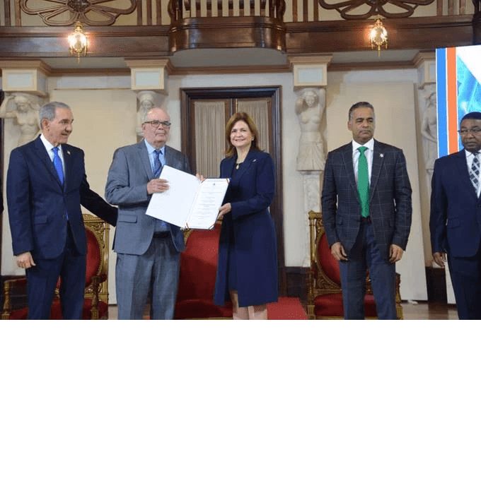 La vice Raquel Peña encabezó entrega de premios a científicos