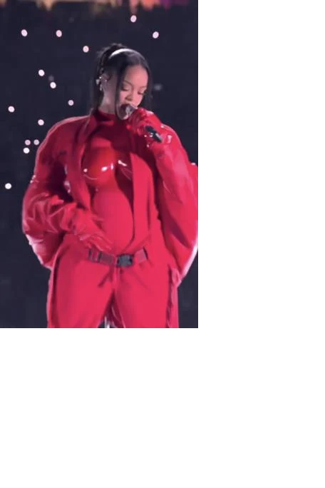 Rihanna revela su segundo embarazo en su regreso musical en el Super Bowl