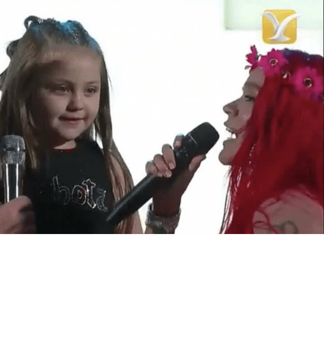 Karol G le regaló su gaviota de oro a una ‘mini bichota’ en Viña del Mar 2023