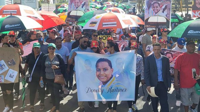 Aplazan coerción y protestan ante muerte de Donelly