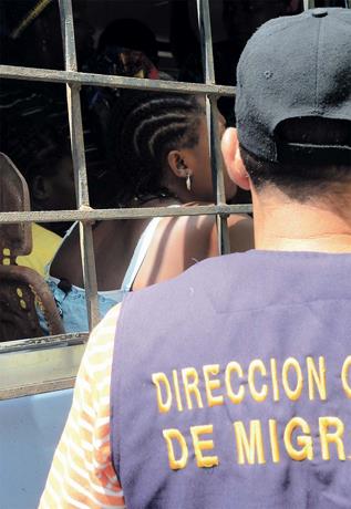 Senador retirará propuesta sobre protección a las mujeres ilegales