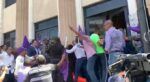 Incidente frente al Palacio de Justicia: manifestantes rompen cristales y policías lanzan bombas lacrimógenas