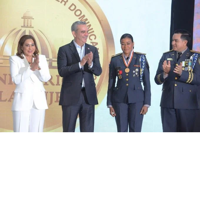 Luis Abinader aboga por una ley que erradique la violencia contra la mujer