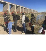 Miles de migrantes llegan a línea divisoria México-EE.UU. para exigir entrada