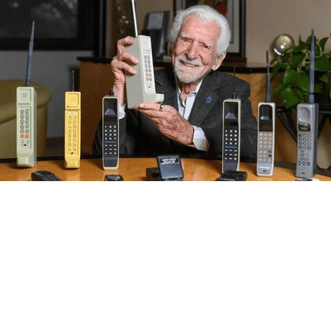 Dejen de mirar la pantalla de sus celulares, dice quien los inventó hace medio siglo