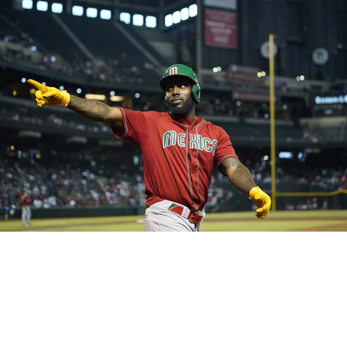México viste de “santo” a Randy Arozarena en su despedida del Clásico Mundial de Béisbol