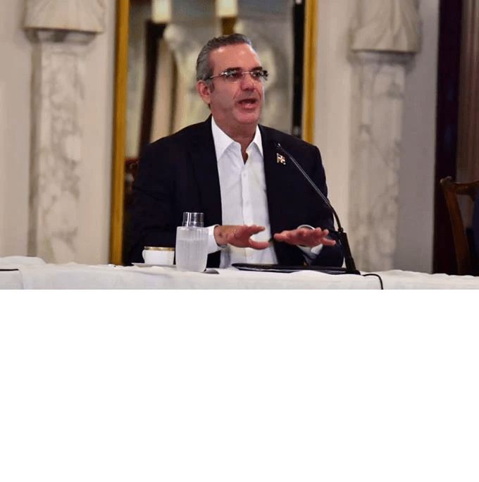 Abinader retira 978 policías incluyendo altos oficiales Abinader retira 978 policías incluyendo altos oficiales