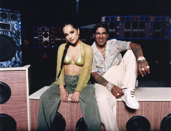 “Arranca”, el mambo de Becky G y Omega con video grabado en Boca Chica