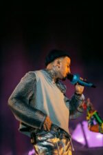 Rauw Alejandro termina concierto en un hospital tras lesión en el hombro