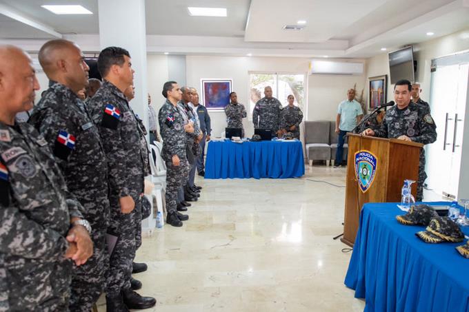Reúnen a policías y los exhortan ser honestos