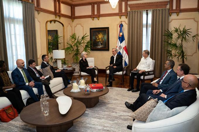 Abinader ratifica su línea frente Haití