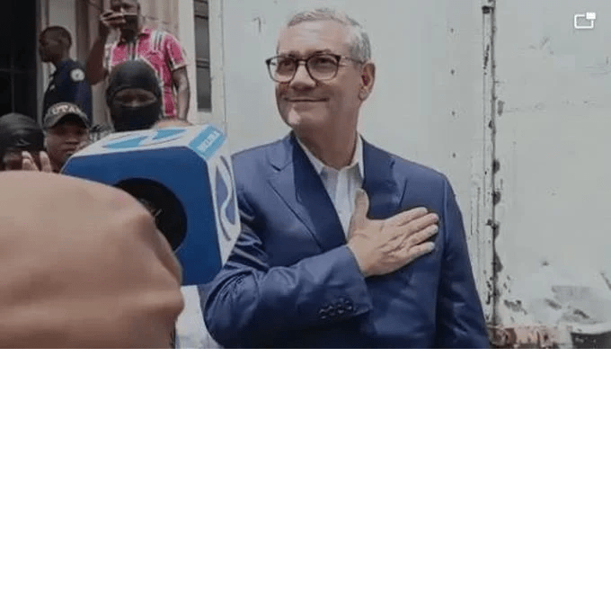 Sonriente y sin esposas, Gonzalo Castillo abandona Palacio de Justicia y es trasladado a su residencia Sonriente y sin esposas, Gonzalo Castillo abandona Palacio de Justicia y es trasladado a su residencia