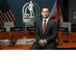 Un dominicano es el comisionado de Sarasota