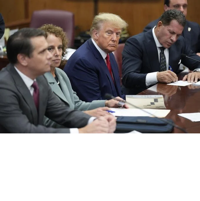 Trump demanda a su exabogado Cohen por 500 millones de dólares