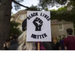 La familia de un joven negro de 16 años tiroteado el pasado jueves en Kansas pide “justicia”