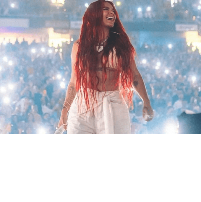 Karol G triunfa en una noche de homenajes en los Latin American Music Awards