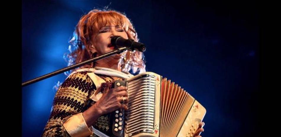 Fefita La Grande acusa a policías de “lo más grande que me ha pasado en 57 años de carrera”