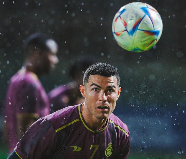 Cristiano Ronaldo destrona a Messi como el deportista mejor pagado del año Cristiano Ronaldo destrona a Messi como el deportista mejor pagado del año