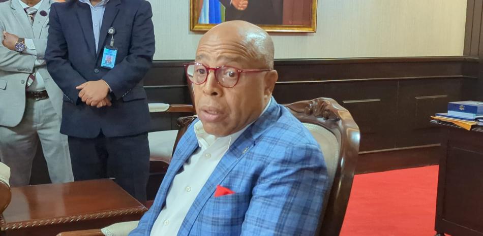 Pacheco deposita proyecto para crear comisión que investigue la Cámara de Cuentas Pacheco deposita proyecto para crear comisión que investigue la Cámara de Cuentas