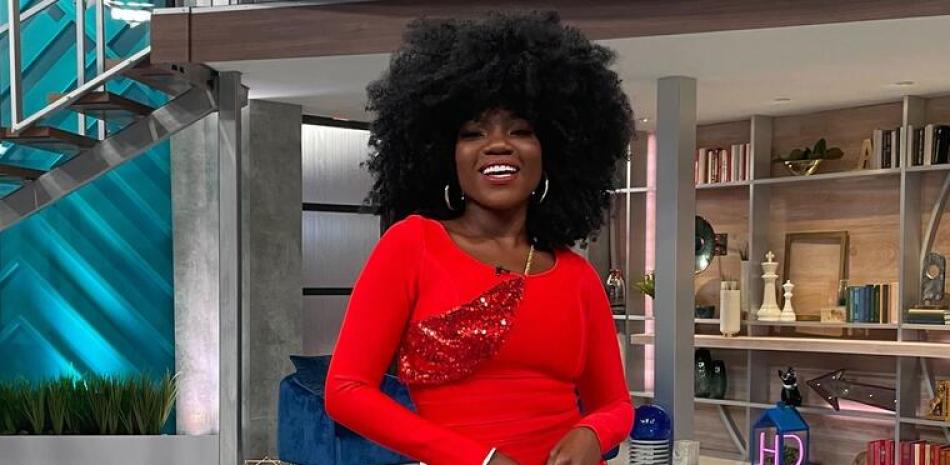 Casi de rodillas, Chiky Bombom le agradece a Ana Gabriel por su gesto con Yailin durante concierto