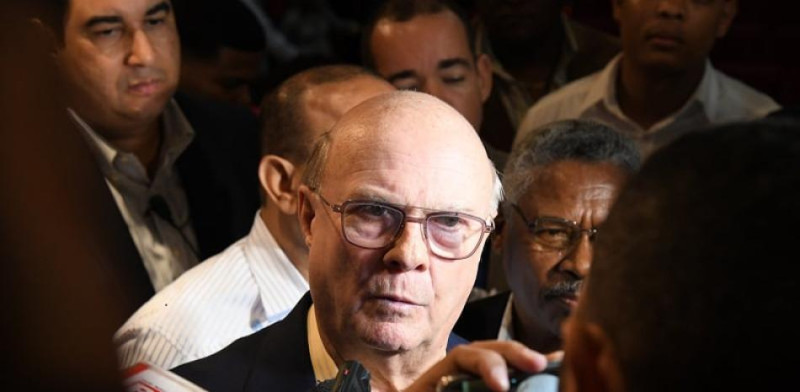 Hipólito ante amenaza de protesta de partidos: Se le tiran 3 bombitas para fortalecer la democracia