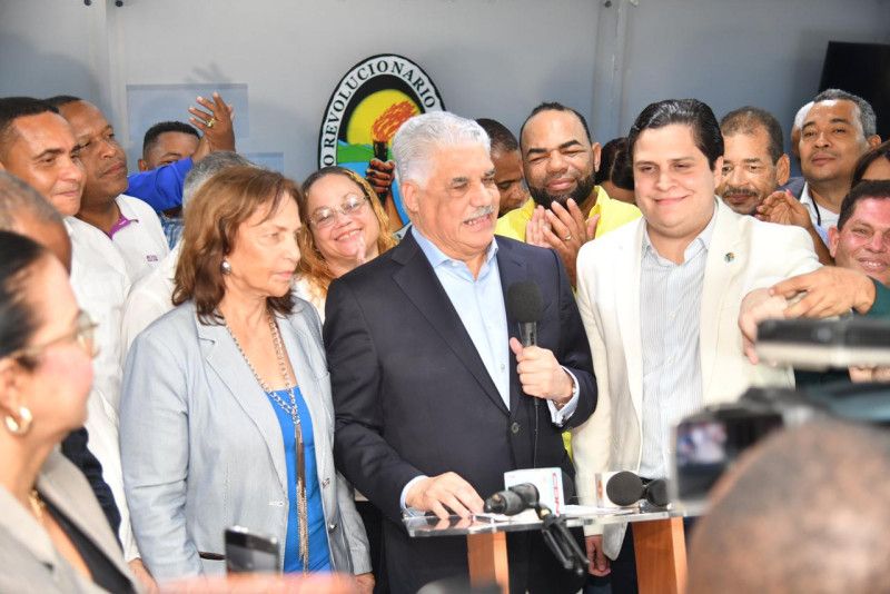 Miguel Vargas gana elecciones y seguirá como presidente del PRD