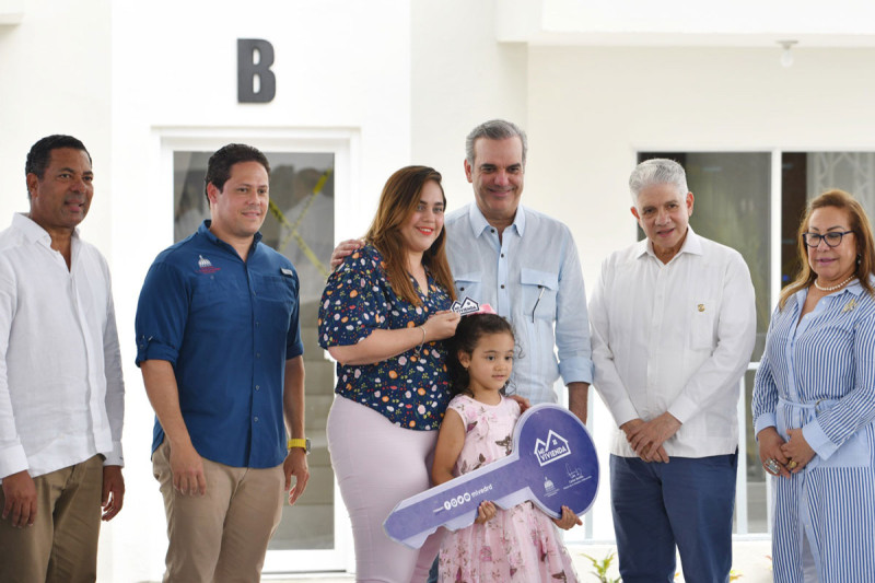 Abinader entrega obras en Santiago y piden ‘4 años más’