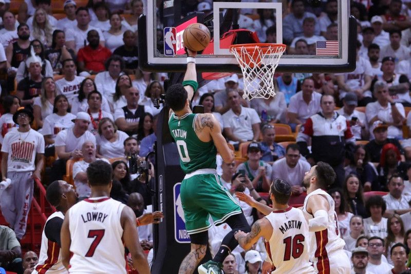 Celtics vencen al Heat 116-99 y siguen con vida en la final de la Conferencia Este
