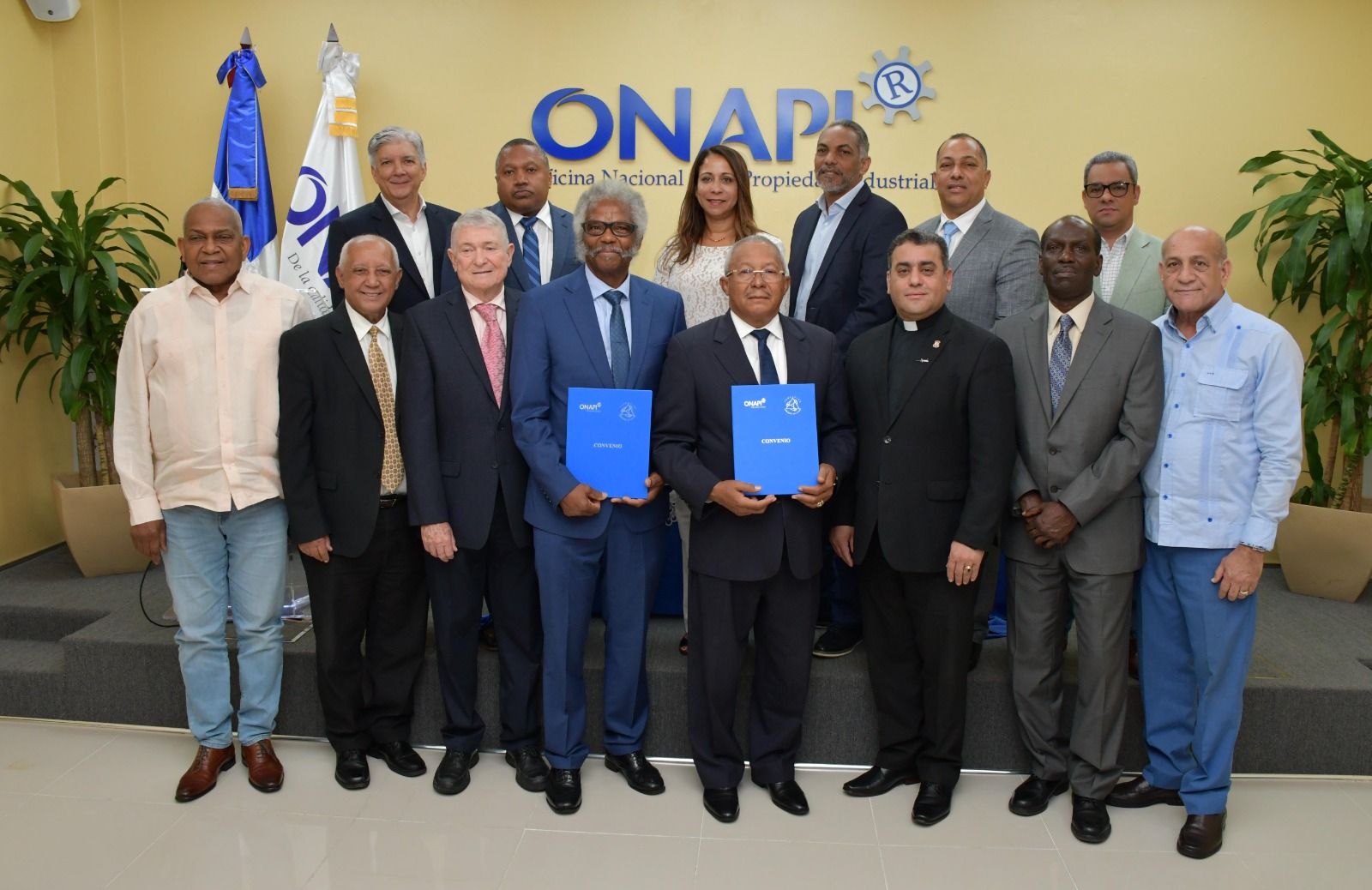 ONAPI firma convenio con la Fundación Herederos del Futuro para promover el aprendizaje de carreras STEM entre la juventud