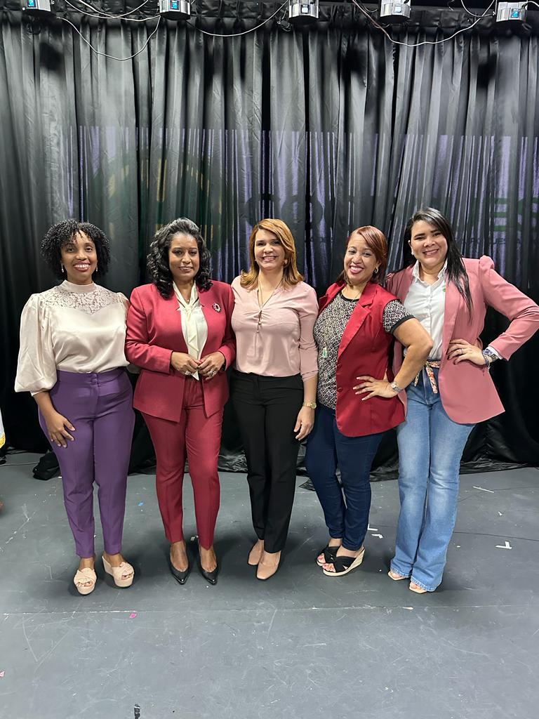 Cooperativa Coopcues obsequia a sus socias seminario de Imagen Personal impartido por Reyna Acosta