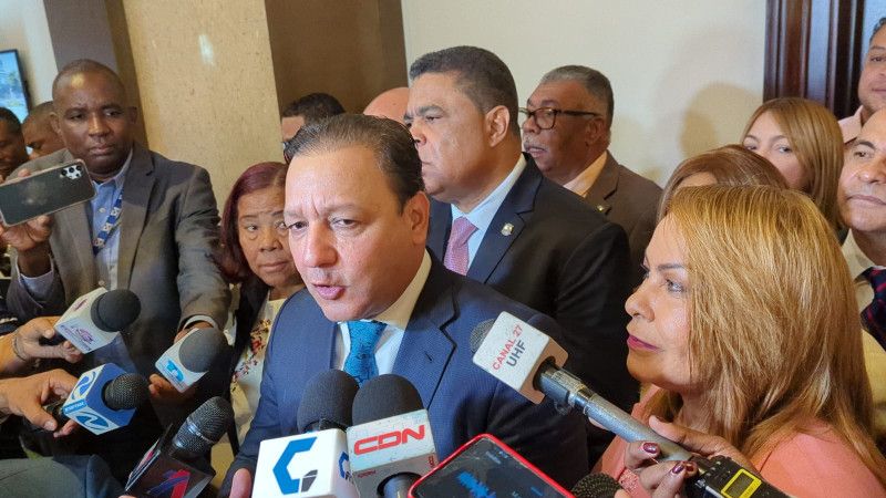 Abel Martínez considera una traición entregar nacionalidad a Mario Vargas Llosa