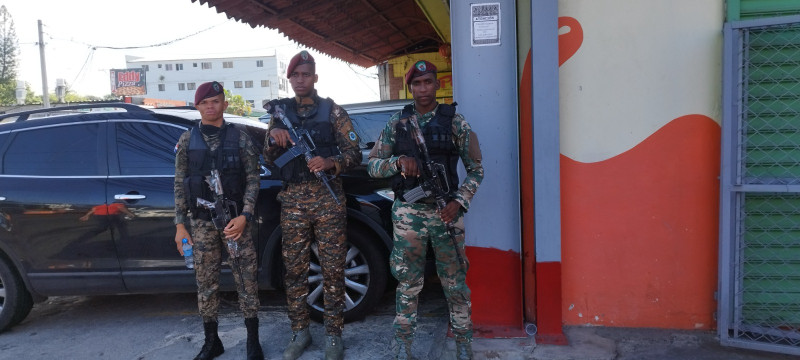 Policía Nacional y DNCD realizan allanamientos en varias zonas de Santiago y La Vega