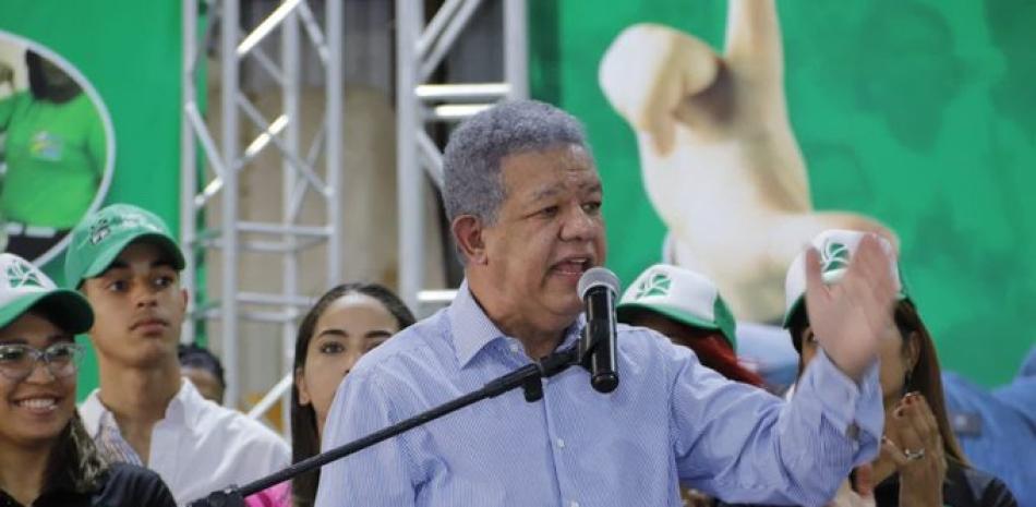 Leonel se contagia de Covid y advierte hay rebrote