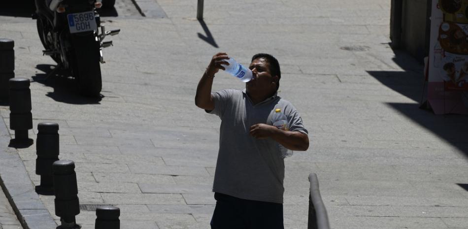 ¡Qué calor! En España la temperatura podría superar 44 grados y se activan alertas