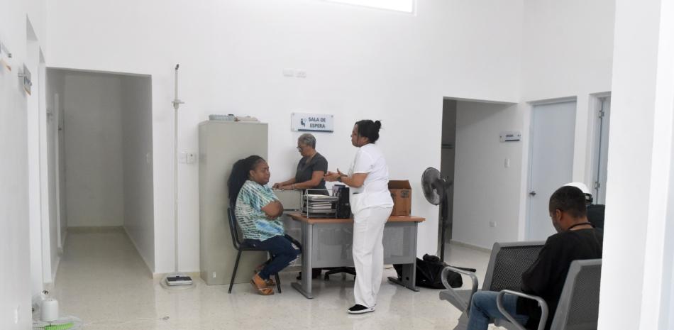 Médicos afirman Centro de Atención Primaria de sector Puerto Isabela no tiene luz ni director