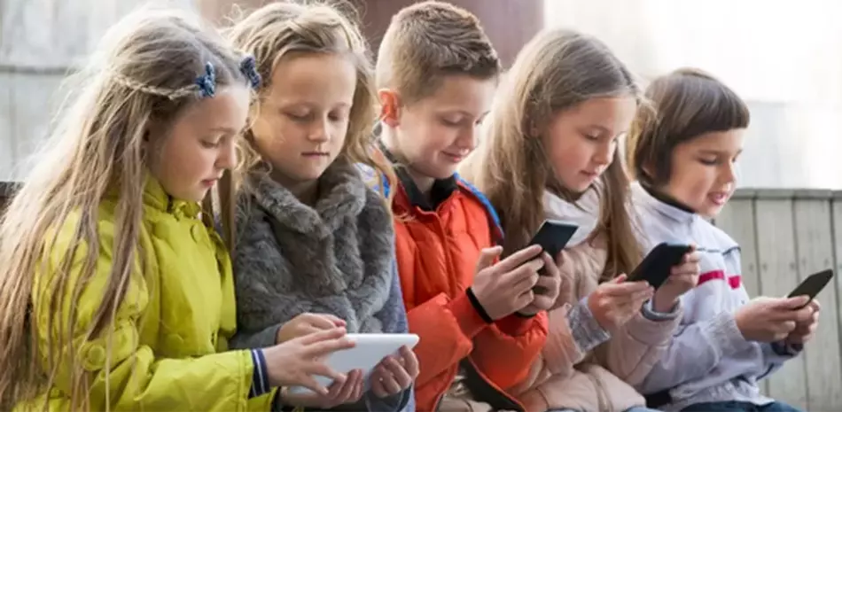 Un pueblo irlandés prohíbe celulares a menores de 12 años