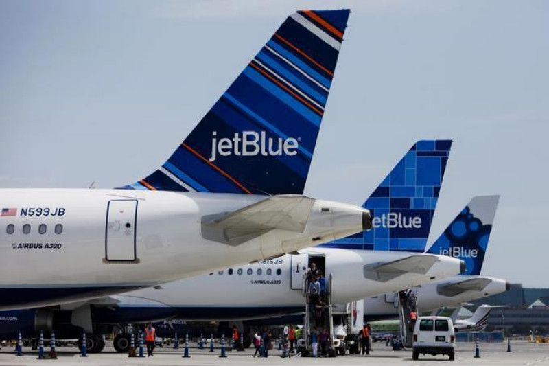 JetBlue dice que el mal clima, falta del personal y limitaciones de la FAA causaron molestosos retrasos
