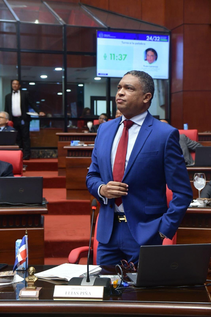 Yván Lorenzo niega vinculaciones con CC y acusa a legisladores y funcionarios de reunirse a escondidas