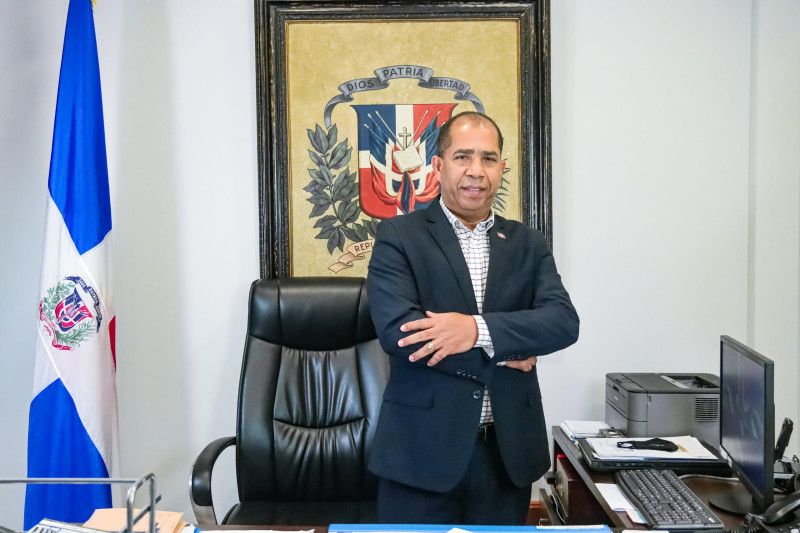 Cónsul en Barcelona admite consumo de alcohol pero niega que estuviera borracho durante choque