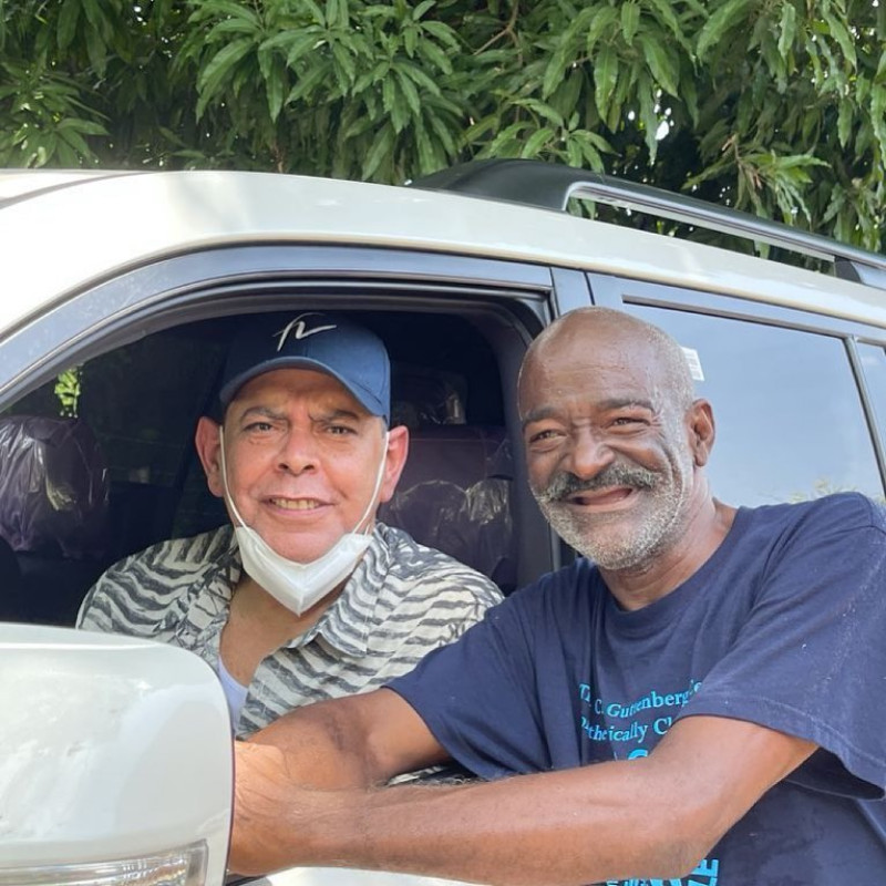 Muere July Pié, conocido por ser pianista de Fernando Villalona y Alex Bueno, luego de una triste historia vagando por las calles