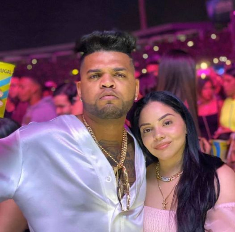 Detienen a la esposa de El Mayor Clásico tras agresión